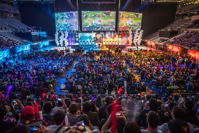 王者荣耀女主播100%胜率上王者，可以去打KPL吗？