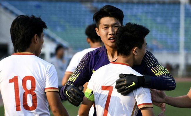 B8 和 Heroic 在 CCT 全球总决赛 2025 中赢得首场比赛
