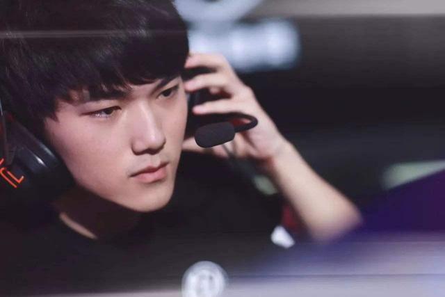 iG选手赛后返图：YSKM眼里无光 全队表情严肃